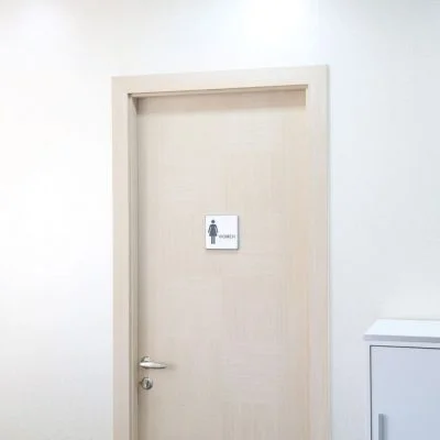 6-x-6-restroom-sign-for-woman-aluminum (4)