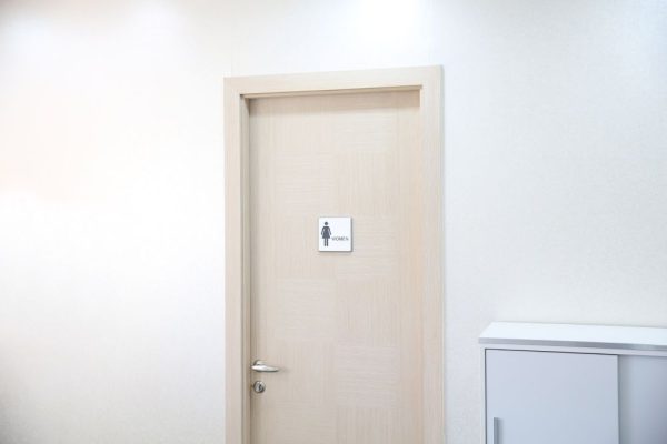 6-x-6-restroom-sign-for-woman-aluminum (4)