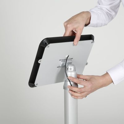 view-angle-adjustable-ipad-kiosk-black (5)