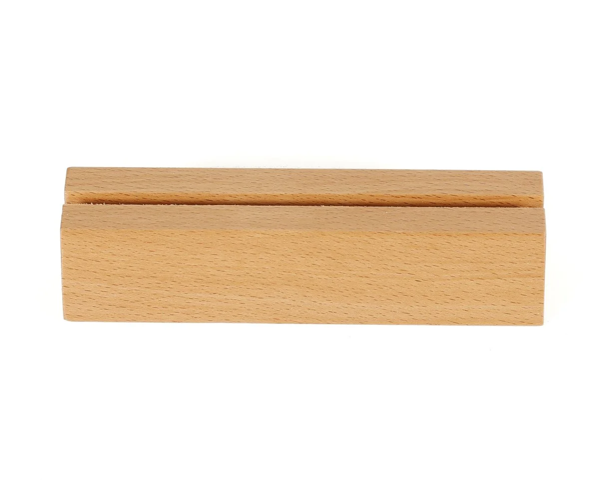 590-desktop-card-holder-pyramid-natural (2)