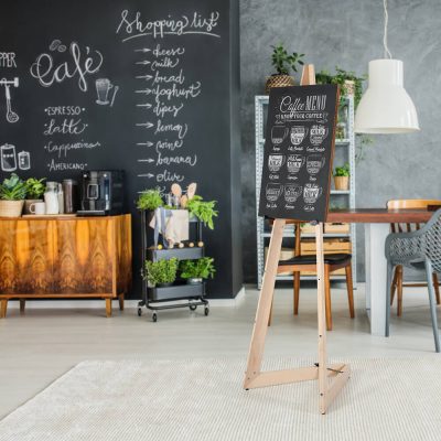 wood-portable-easel-canvas in a cafe