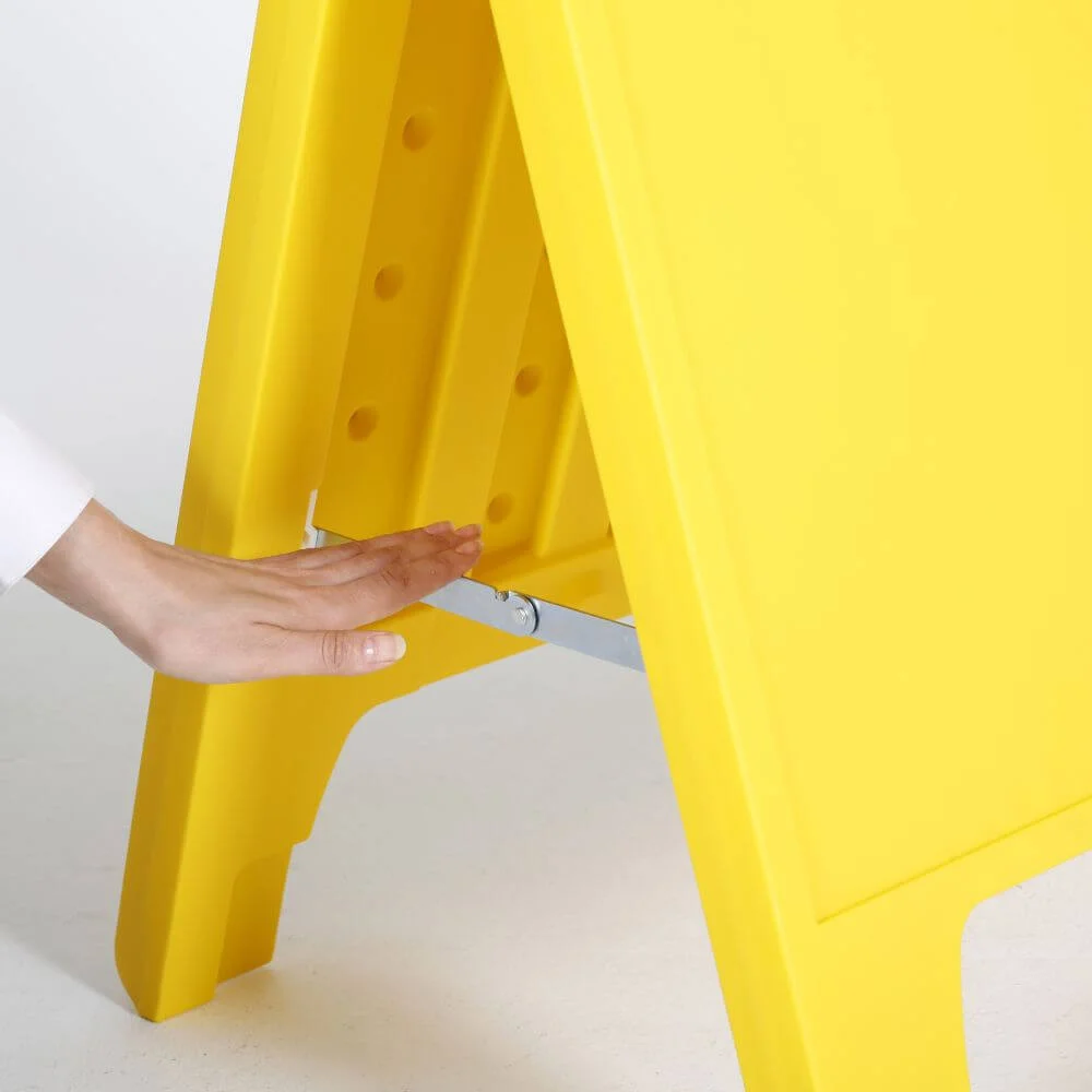 sandwich-board-a-frame-double-sided-outdoor-sidewalk-sign-holder-24-80x19-76-yellow (5) Locking mechanism on the sandwich board a frame sidewalk sign holder